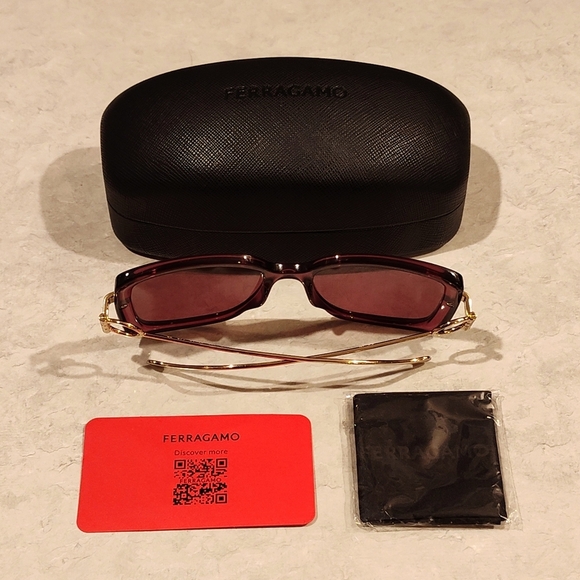 NIB Salvatore Ferragamo SF913S Fashion Butterfly Sunglasses - Picture 13 of 14